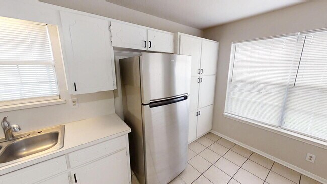 Building Photo - Step into comfort and style with this beautiful 3-bedroom home!