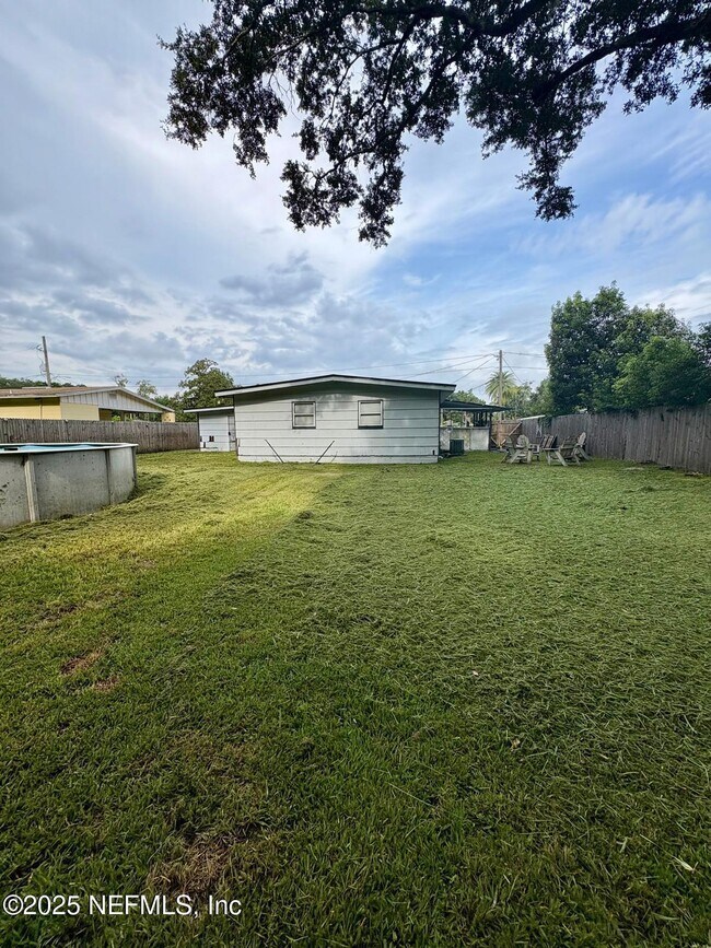 Building Photo - 1951 Rayben Dr