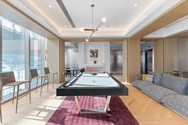 Building Photo - 700 NE 26th Terrace