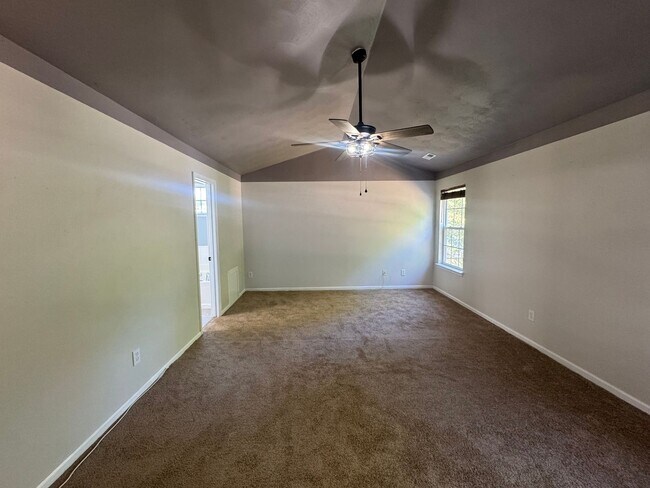 Building Photo - Beautifully Spacious Chesapeake Home