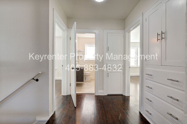 Building Photo - N Gatewood Ave Duplex