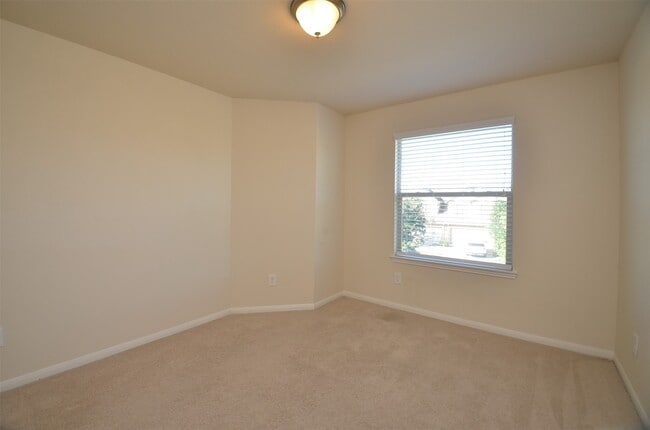 Building Photo - 8335 Columbia Forest Dr