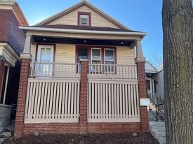 Building Photo - 1025 E Land Pl