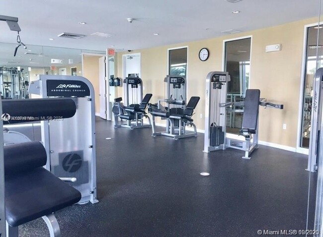 Building Photo - 1755 E Hallandale Beach Blvd