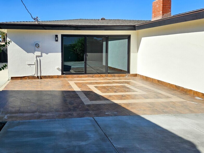 Building Photo - 12948 Lull St