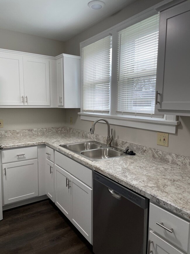 Building Photo - 147 Conrad St