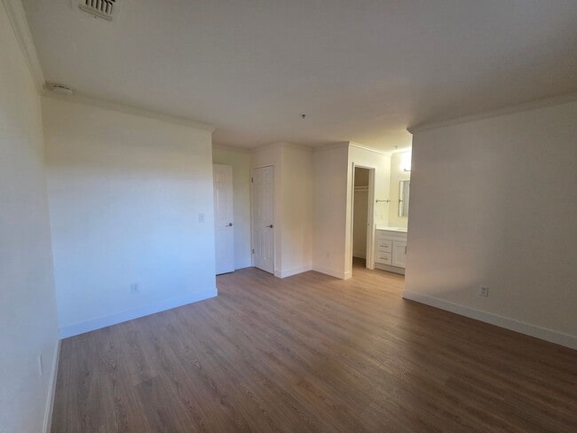 Building Photo - Large 2 Bedroom, 2 Bath Condo in San Ramon