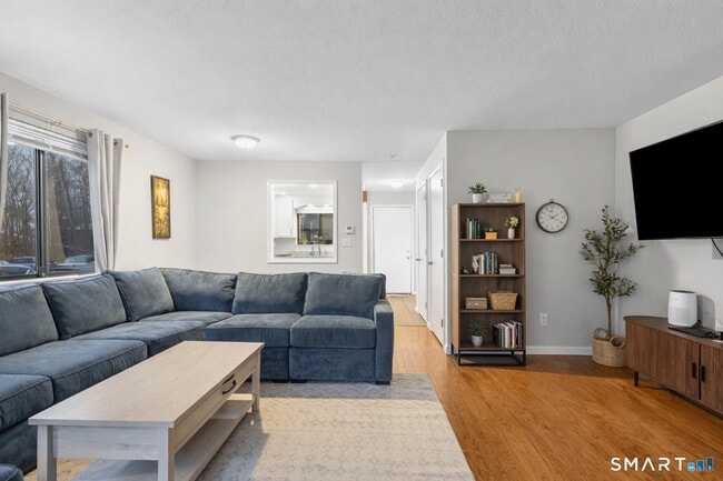 Building Photo - 9 Avon Ct