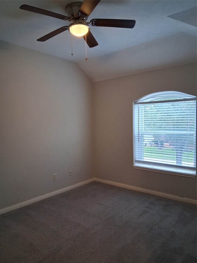 Building Photo - 10015 Dawn Brook Dr
