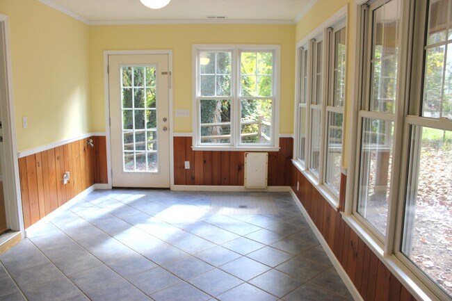 Building Photo - 306 Daniel Dr