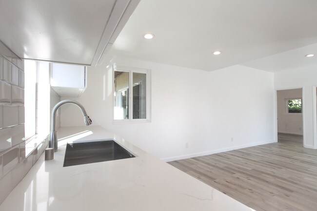 Building Photo - 403 Brooks Ave