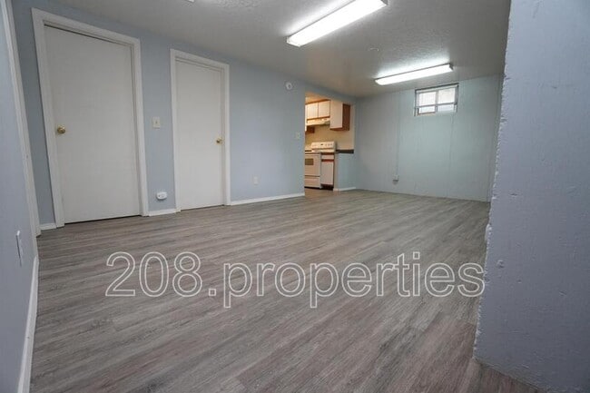 Building Photo - 1229 S Lincoln Ave