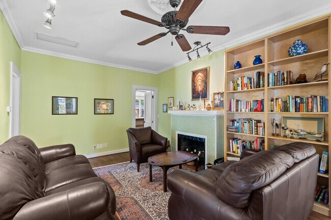 Building Photo - 621 SW 14th Terrace