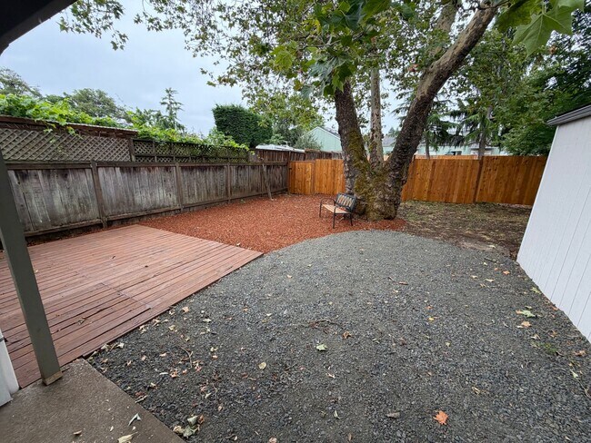 Building Photo - 2 Bedroom House in Eugene