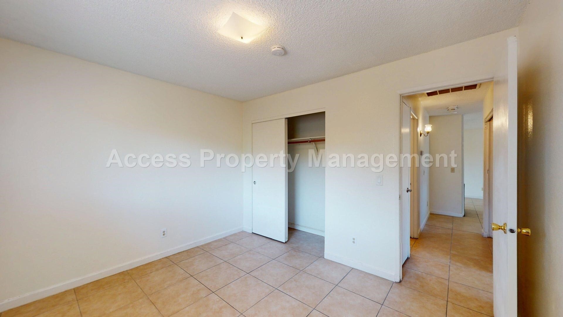 Building Photo - 3002 Lake Park Ct