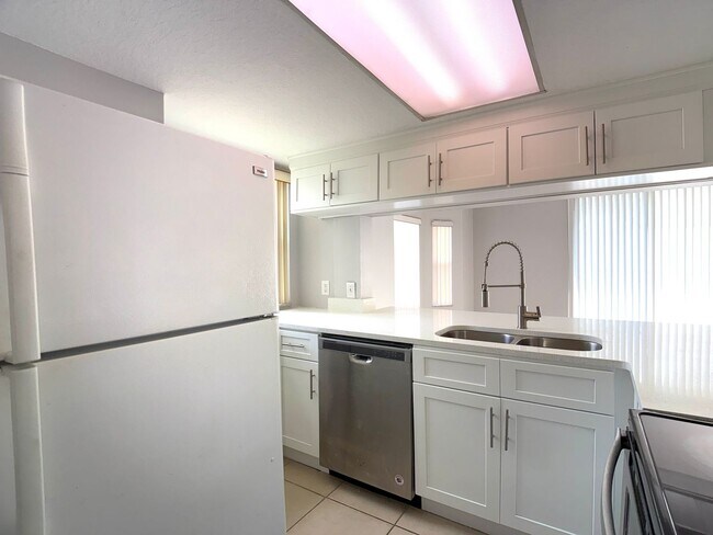 Building Photo - 306 Mango Dr