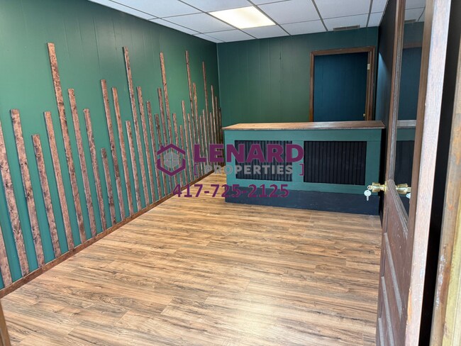 Building Photo - N Clay