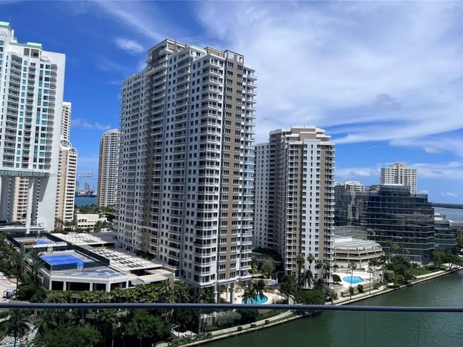 Building Photo - 495 Brickell Ave