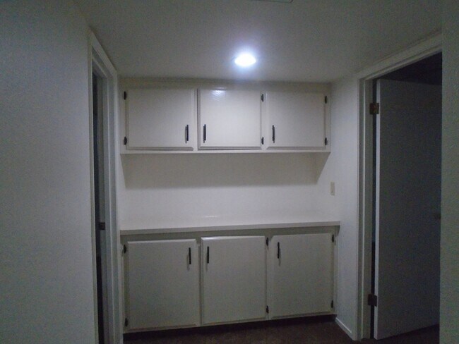 Building Photo - CAMPUS PARK!