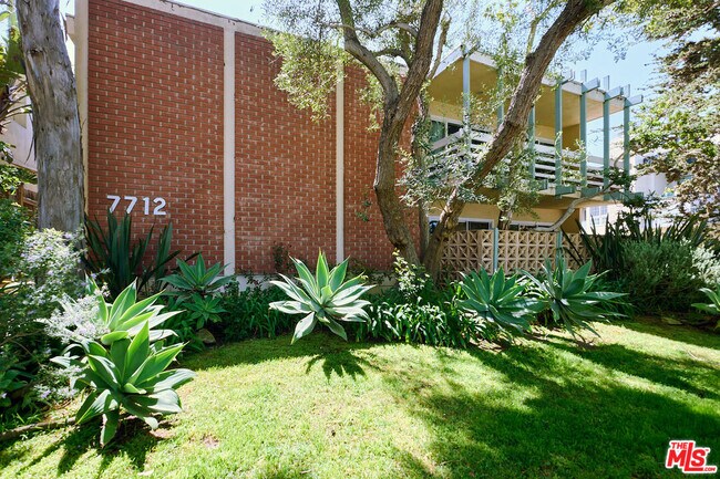 Building Photo - 7712 Pso Del Rey