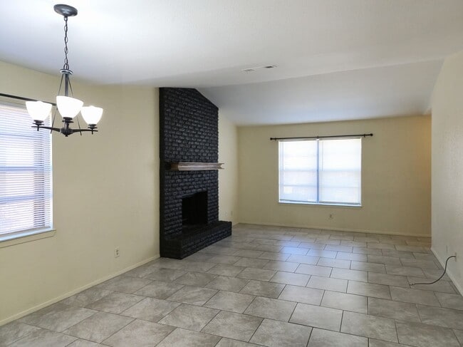 Building Photo - Chapel Road Area Duplex