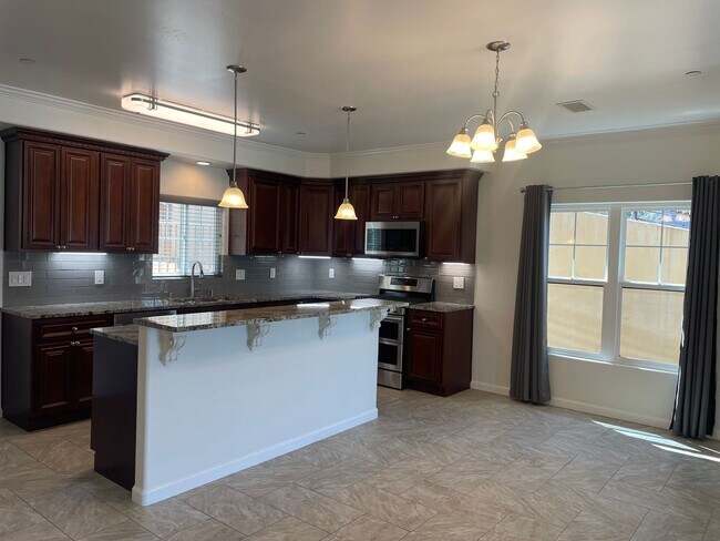 Building Photo - Move in Special!! Beautiful 4 bed/4.5 bath...