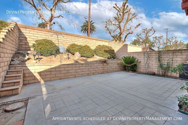 Building Photo - 902 California Privado
