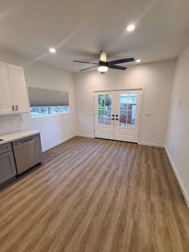 Building Photo - Gorgeous & Modern ADU w/ Solar, Washer/Dry...