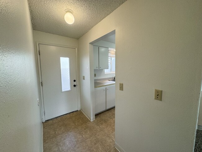 Building Photo - ANNETTE372-374