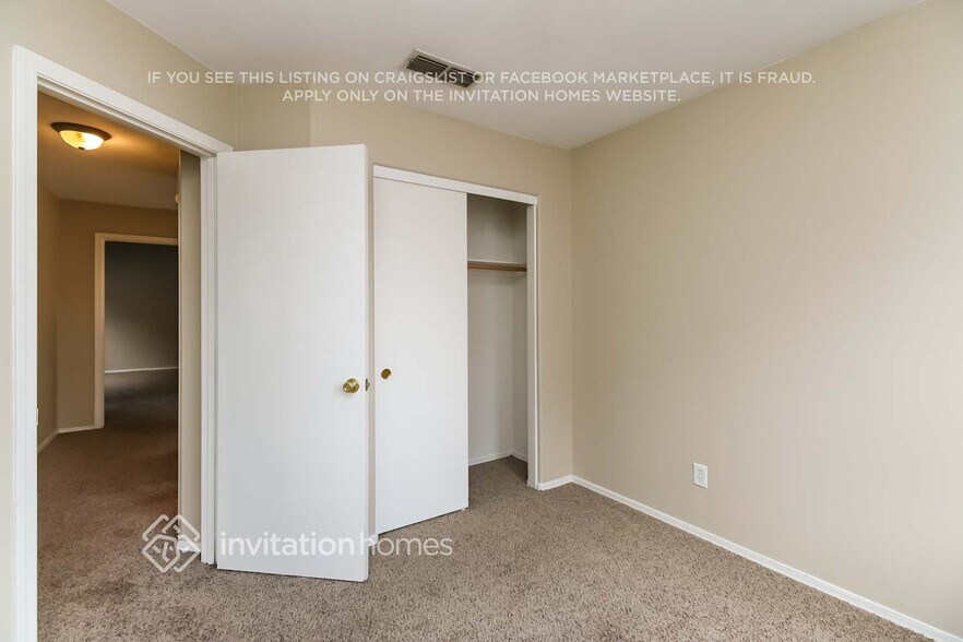 Building Photo - 3718 W Oregon Ave