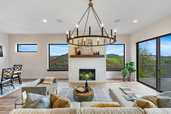 Building Photo - BRAND NEW LUXURY HOME!