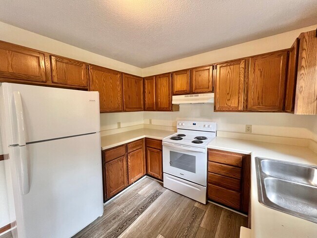 Building Photo - **OFFERING WAIVED APPLICATION FEES & $100 ...