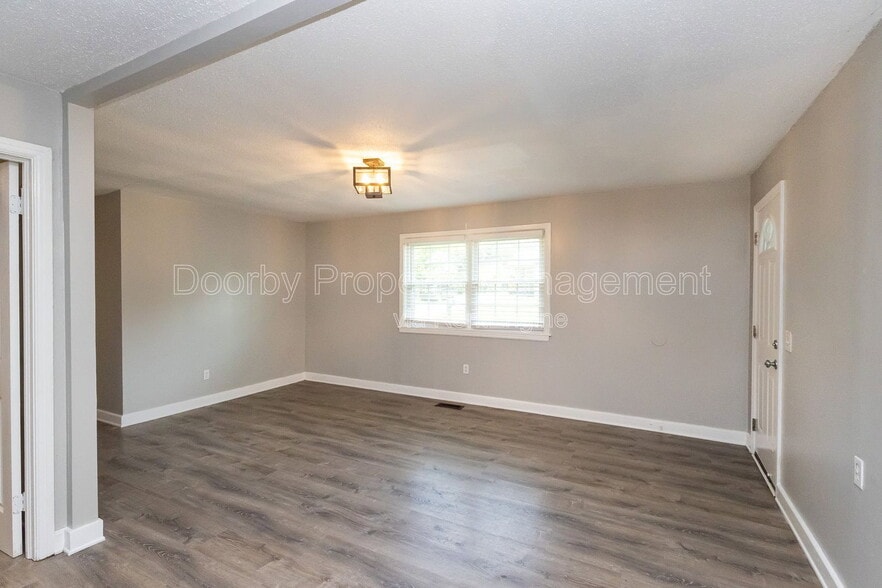 Building Photo - 1635 Dogwood Dr