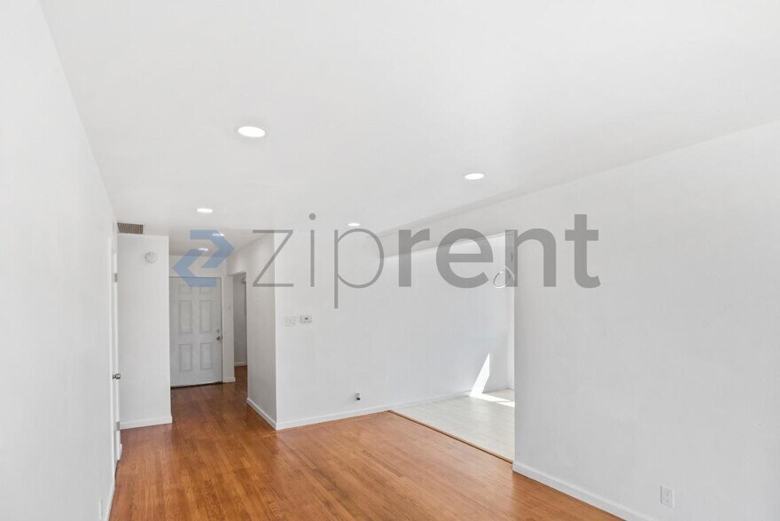 Building Photo - 1729 Elm St