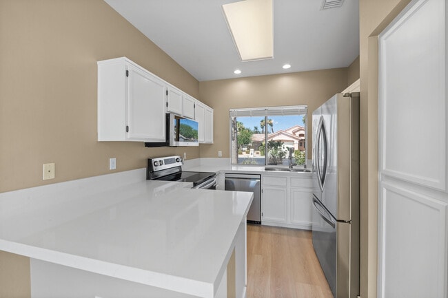 Building Photo - 38786 Brandywine Ave