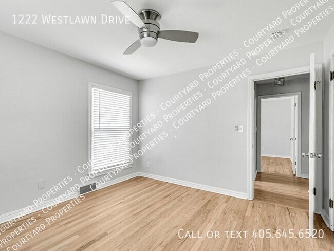 Building Photo - 1222 Westlawn Dr