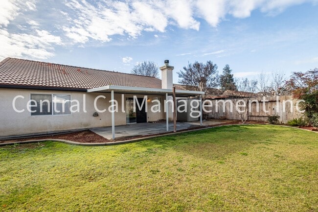 Building Photo - 3 Bedroom/2 Bath Home in Desired Riverlakes Community - $2450 per month!