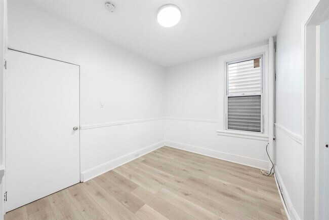 Building Photo - 214 50th St