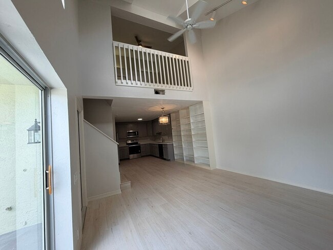 Building Photo - Beautiful Remodeled Townhome