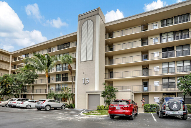 Building Photo - 13 Royal Palm Way