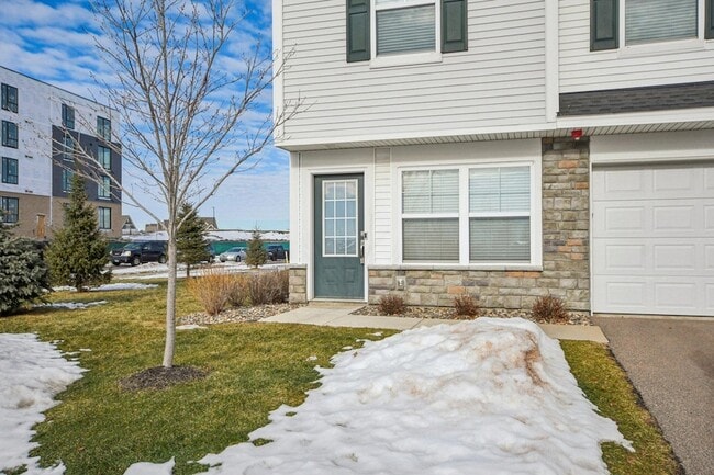 Building Photo - 1203 Lower 143rd St E