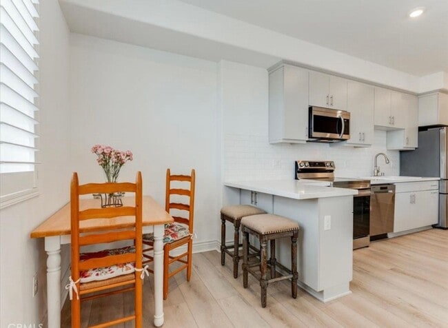 Building Photo - 2 Bedroom 2 Full Bath Condo with Stunning Views and Energy Savings