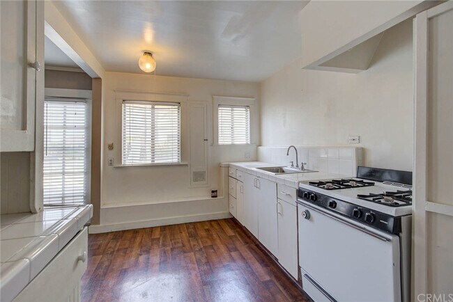 Building Photo - 223 24th St