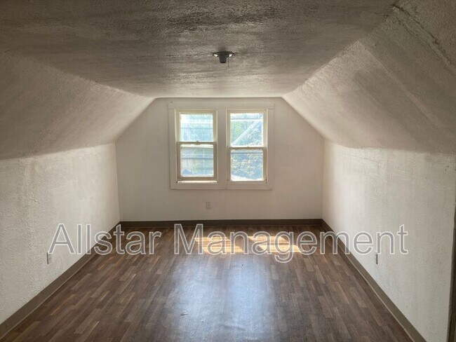 Building Photo - 2785 E 117th St