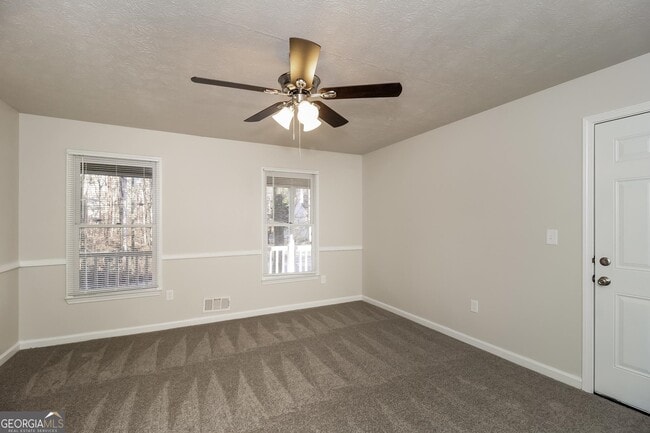 Building Photo - 413 Oak Landing Dr