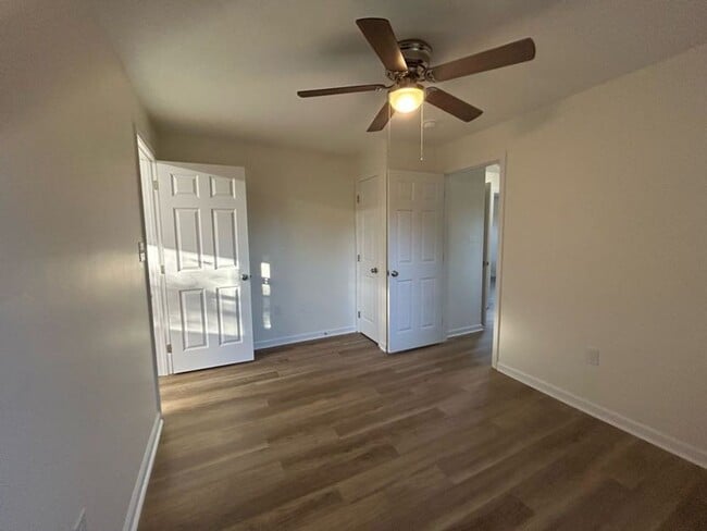 Building Photo - 1914 W Oakland Ave