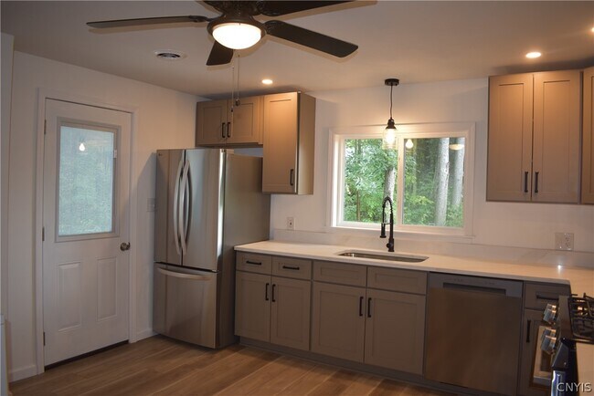 Building Photo - 9010 Kennedy Ln
