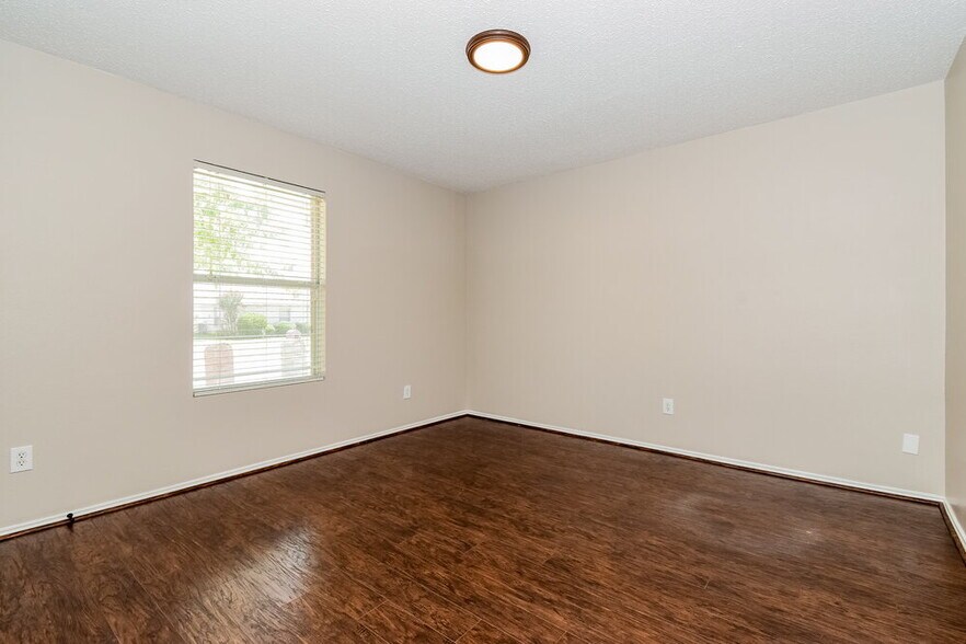 Building Photo - 1434 Hickory Creek Ln