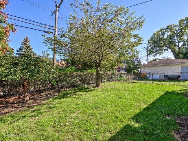 Building Photo - 7225 E Prairie Rd