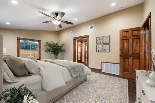 Building Photo - 1300 Lipan Trail